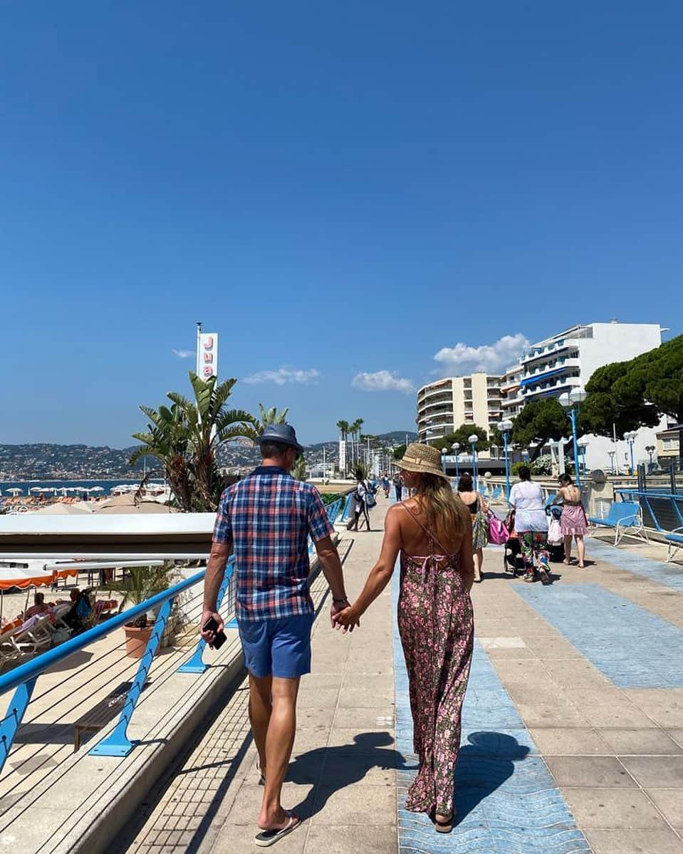 デニス・ベルカンプさんのインスタグラム写真 - (デニス・ベルカンプInstagram)「Always & Forever holding your hand! Happy Birthday My Love🎈❤️」7月3日 2時17分 - officialdennisbergkamp