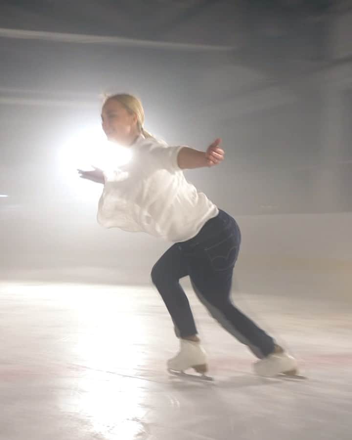キーラ・コルピのインスタグラム：「Tomorrow a very special event Open Ice: Visionaries brings the global skating community together through a visual and thought-provoking virtual experience. I feel honored to have shared my story and be a part of this event with other amazing skaters.  All ticket sales will go directly to selected charities. The organization I’ve chosen to support is @pacssverige.  Check out @openicecollective for more information💖  🎥: @oniceperspectives 🎶: @sk8mix @karlhugomusic  🎞: @alejandrorg11 ❄️: @openicecollective」