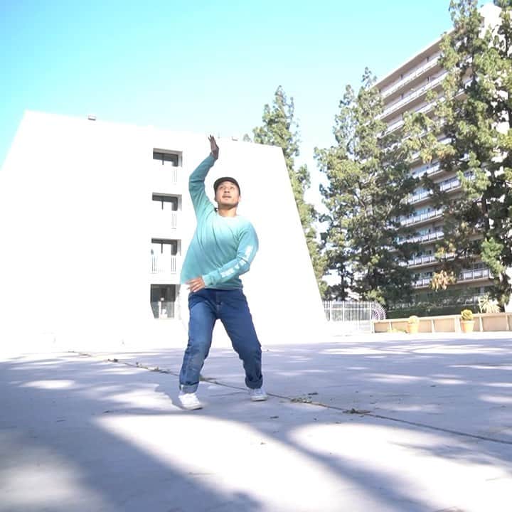 ショーン・エバリストのインスタグラム：「Thankful to feel, play and move in this body of mine. Hope you enjoy your Friday folks 🙏🏽☀️   Music by @hermusicofficial」