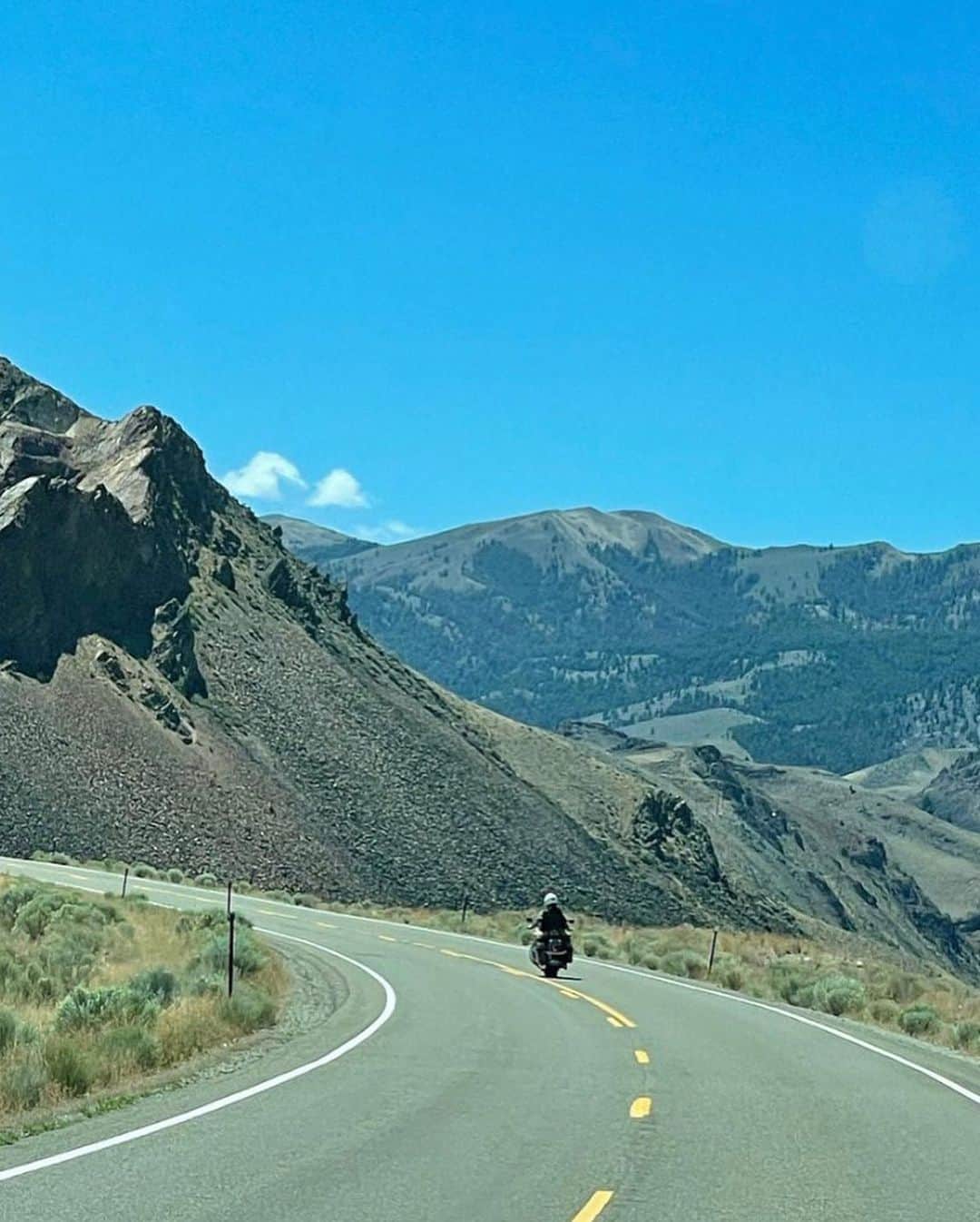 キャロル・ラドジウィルさんのインスタグラム写真 - (キャロル・ラドジウィルInstagram)「Hot Girl Summer Mood.  "The West: Road Trip 2021" 🏍🏍🏍🏍🏍🏍 Idaho➡️Wyoming➡️Montana  • "I survived Beartooth Pass in a hail storm..."💨 • Sun Valley, Idaho  Jackson Hole, Wyoming  Cody, Wyoming  Red Lodge, Montana  Jackson, Montana  Stanley, Idaho ❤️❤️❤️」7月3日 3時07分 - caroleradziwill