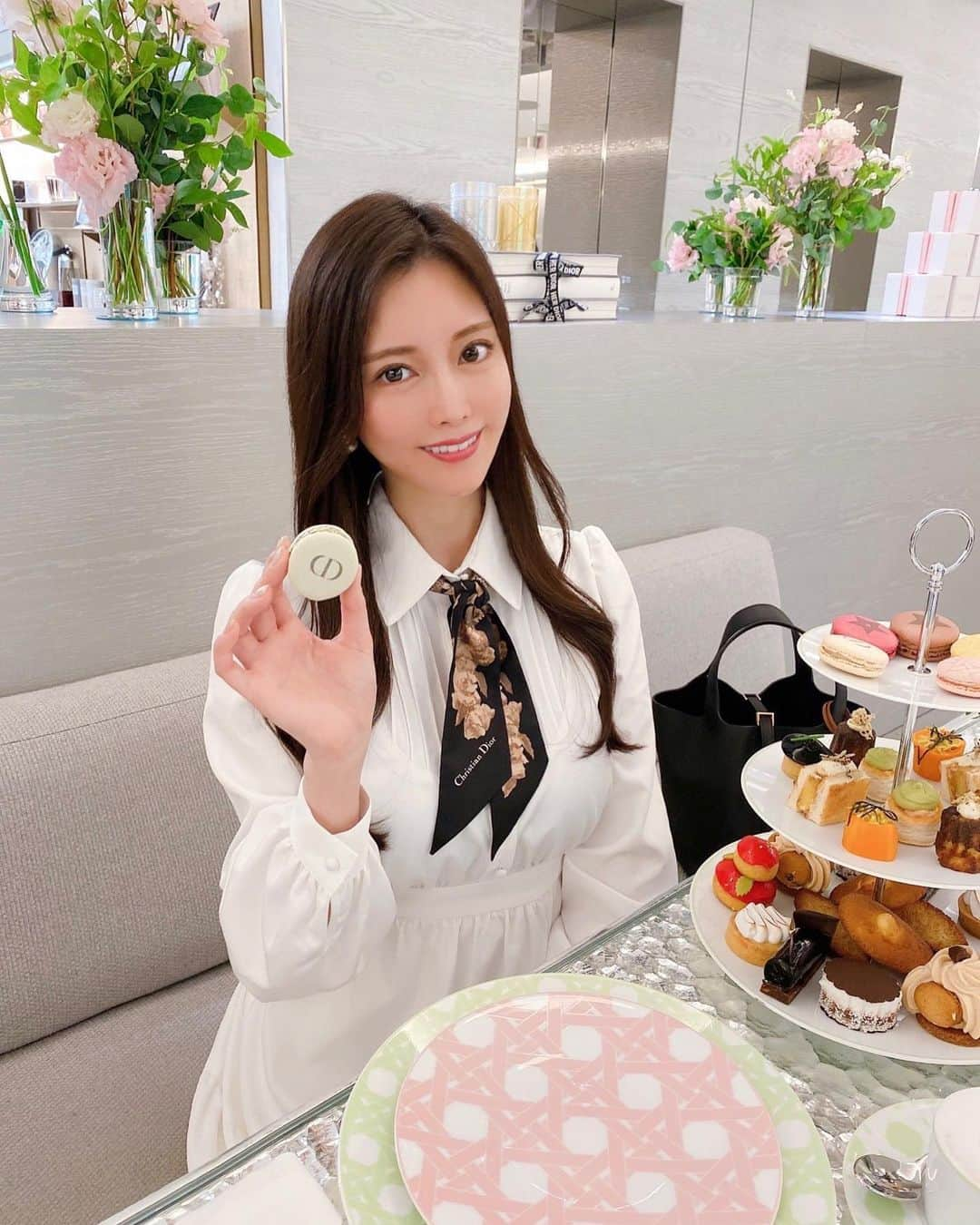 さわいえりさんのインスタグラム写真 - (さわいえりInstagram)「💎Café Dior by Ladurée💎 ・ ・ ・ ・ ・ ・ ・ ・ #dior#cafedior #カフェディオールバイラデュレ#アフタヌーンティー#ミッツァ#ラデュレ#ワンピースコーデ#清楚」7月3日 3時08分 - beauty_eri7