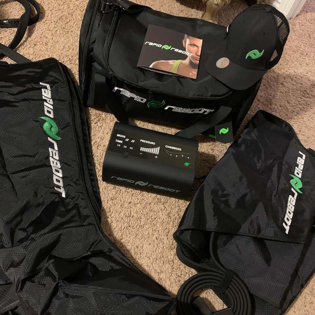 ジョーダン・モエラーさんのインスタグラム写真 - (ジョーダン・モエラーInstagram)「Very excited to have been welcomed aboard the #rapidreboot team! @rapidreboot is a standout brand in the world of compression therapy and I could not be more thrilled with the results I’ve had in my short period of use. Thank you for helping me stay refreshed and recovered after a hard day of training 💪  #rapidreboot #classic #compression #therapy #recovery #training #figureskating #athlete #irohseemspleasedtoo #morerefreshed #morefetch」7月3日 8時44分 - jomosk8