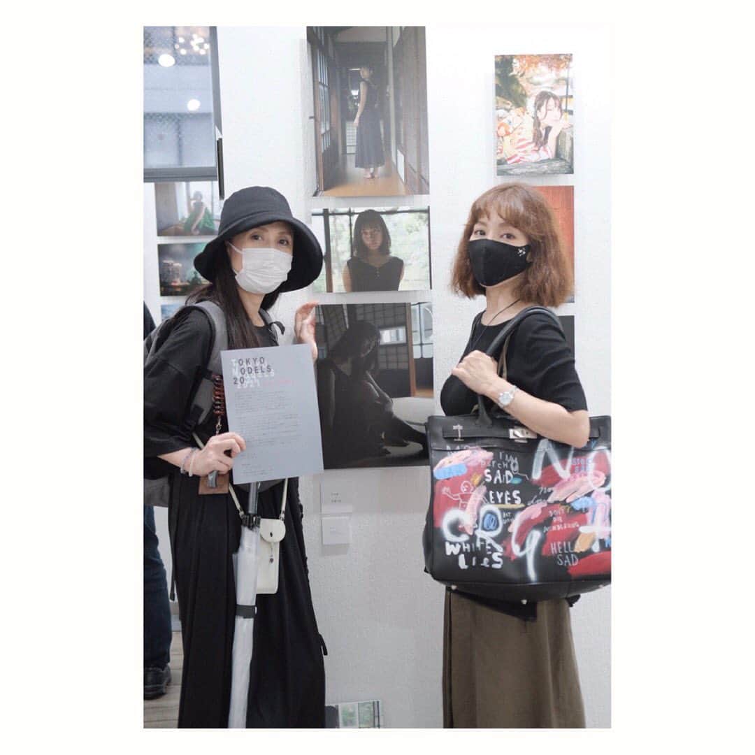 中原翔子のインスタグラム：「行ってきました。  #TOKYOMODELS2021  #TM21 #写真展 #渋谷  #ギャラリールデコ  #BFF #actresslife #japaneseactress」