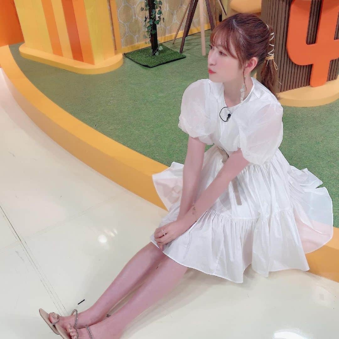 吉田朱里さんのインスタグラム写真 - (吉田朱里Instagram)「#土曜のよんチャンTV 🤍 朝から２本生放送ありがとうございました💕 . ミニ丈のワンピやっぱ可愛いよね🤍🤍 . 19時にYouTubeでお知らせがあります🐣」7月3日 17時41分 - _yoshida_akari