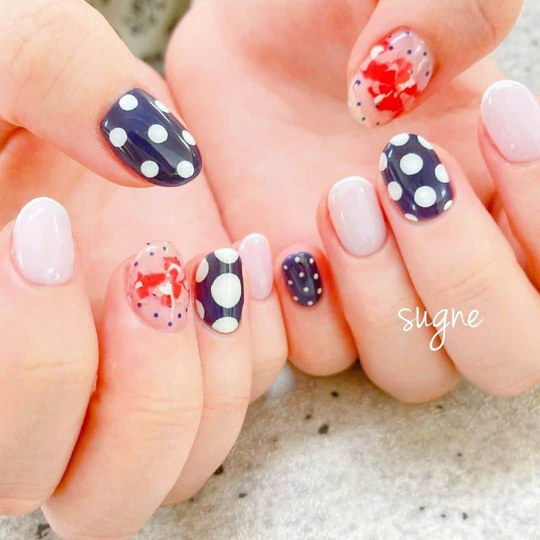 ネイル アイ サロン スグネさんのインスタグラム写真 - (ネイル アイ サロン スグネInstagram)「🎨 nuance nail  @sugnechihiro  @_mio__t  @___the_nail___  @ono_nail_   #手描きネイル #sugne #nail  #nailart #ネイル #ネイルデザイン #カジュアルネイル #ショートネイル #ネイル #ニュアンスネイル #ニュアンスアート #大人っぽいネイル #高田馬場ネイル #高田馬場 #네일 #네일스타그램」7月3日 8時56分 - naileyesalonsugne