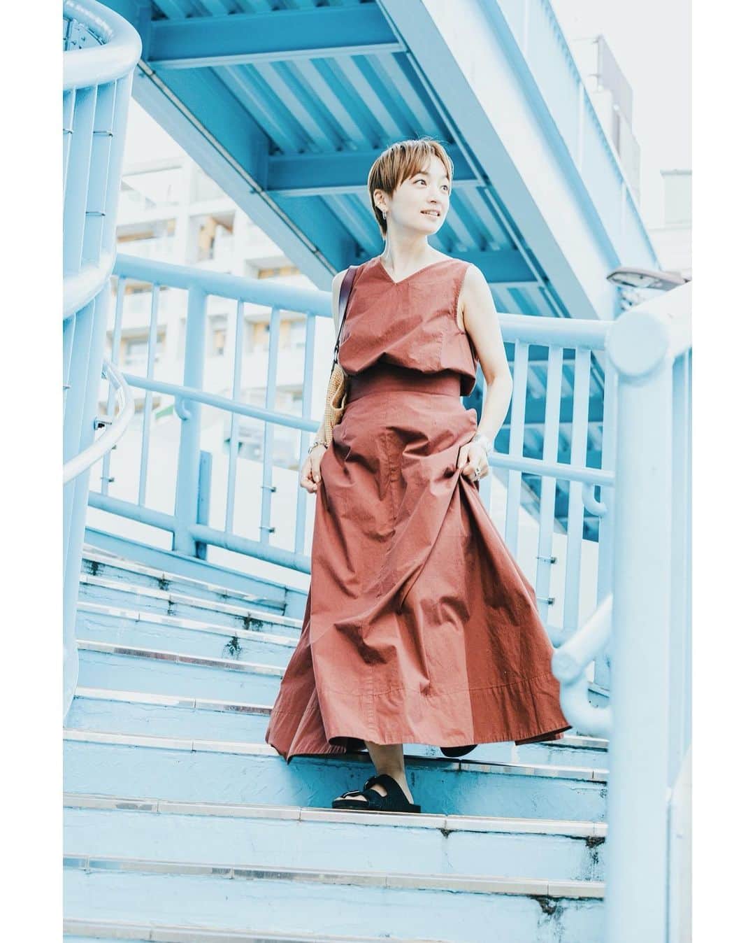 高山都さんのインスタグラム写真 - (高山都Instagram)「水色にチョコレートの配色がすごく好き。 セットアップも着る場所やスタイリング、色が違うだけで印象も全然変わる。 @oblekt_jp  サマーセールやってますよ😚」7月3日 10時30分 - miyare38