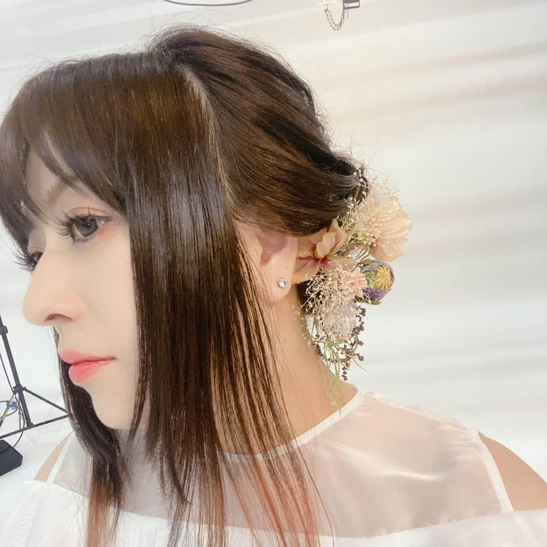 鈴華ゆう子のインスタグラム：「MVでこんな髪飾りを付けてました。  #カンパニュラ  #鈴華ゆう子  #yukosuzuhana  #髪飾り  #髪飾りハンドメイド」