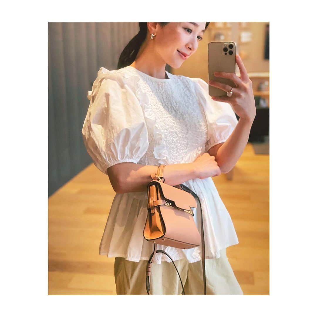 西山真以さんのインスタグラム写真 - (西山真以Instagram)「* 🤍 tops @ceciliebahnsen  pants @auralee_tokyo  bag  @delvaux  pierce @cartier  ring @mariha_official」7月3日 11時10分 - mai0830