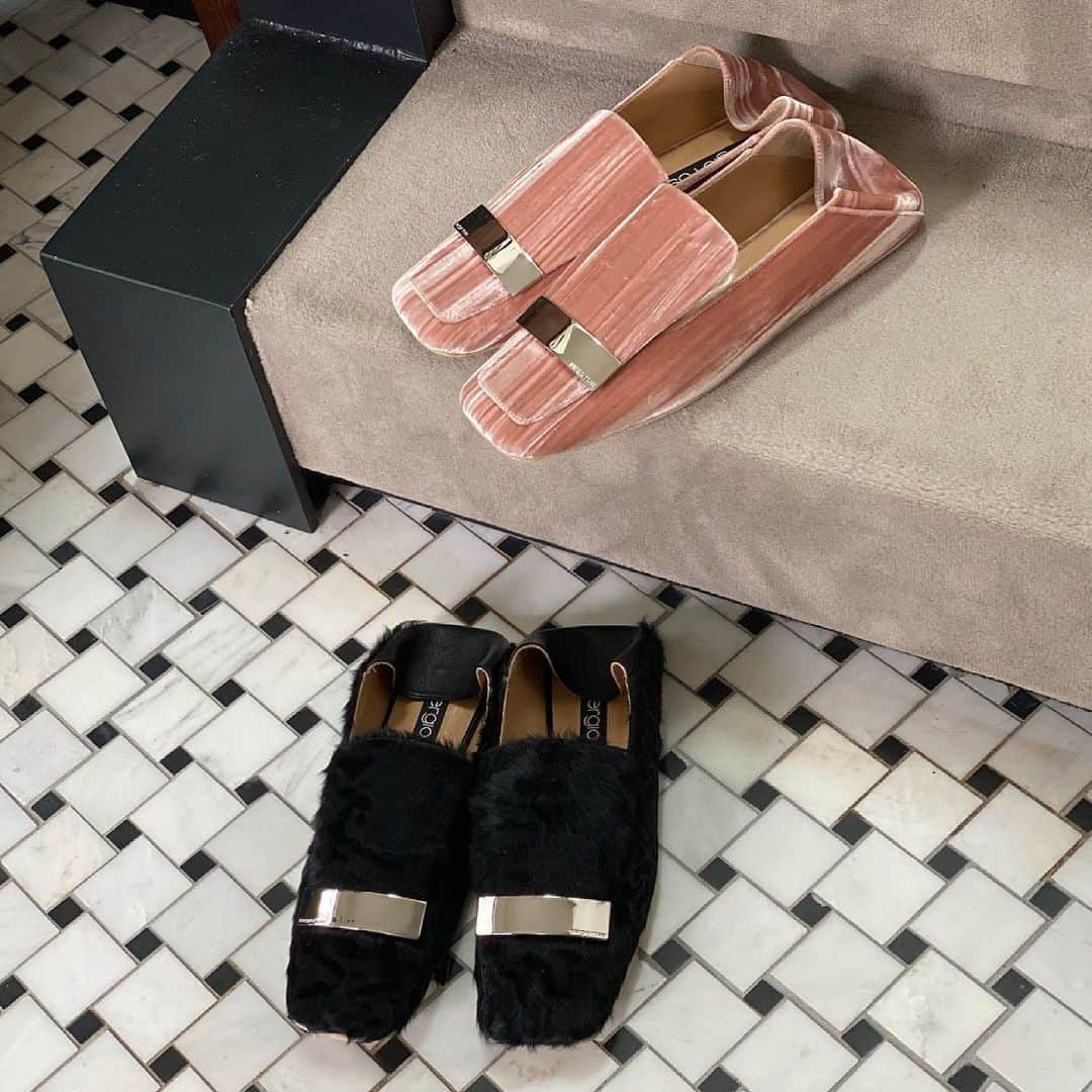 富岡佳子さんのインスタグラム写真 - (富岡佳子Instagram)「Room shoesが素敵過ぎです♡ #sergiorossi #おうち時間」7月3日 11時43分 - yoshikotomioka