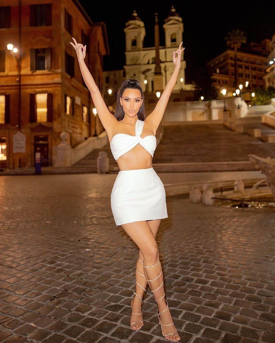 キム・カーダシアンさんのインスタグラム写真 - (キム・カーダシアンInstagram)「Night out on the Spanish Steps」7月4日 2時39分 - kimkardashian