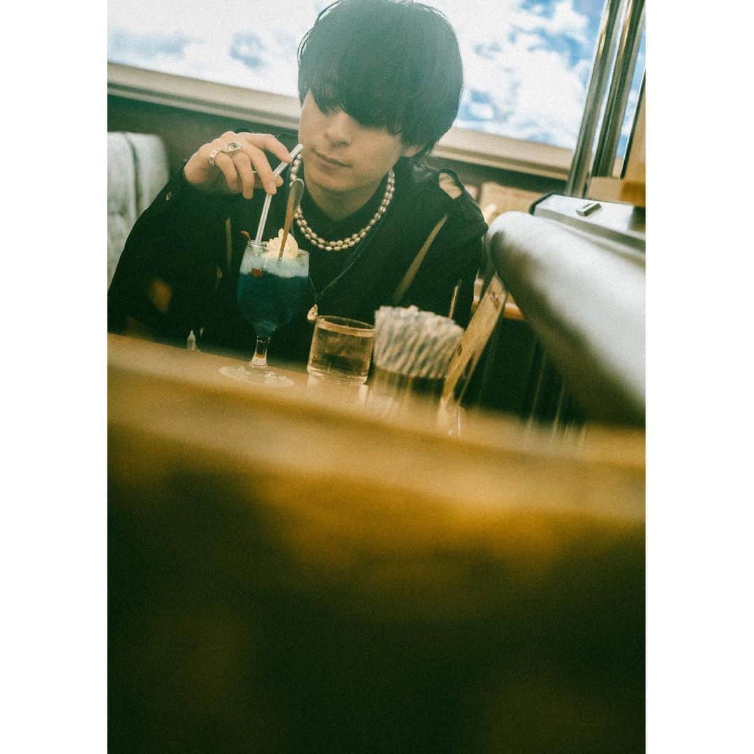 和田颯のインスタグラム：「. photographer/takuya nagamine @takuya_nagamine  hair＆make-up/mariko sasaki  stylist/masayo morikawa @winksuruze   shirt&pants/POST ARCHIVE FACTION T-shirt/SHINYAKOZUKA thanks/ @________gr8 / @matt.tokyo」