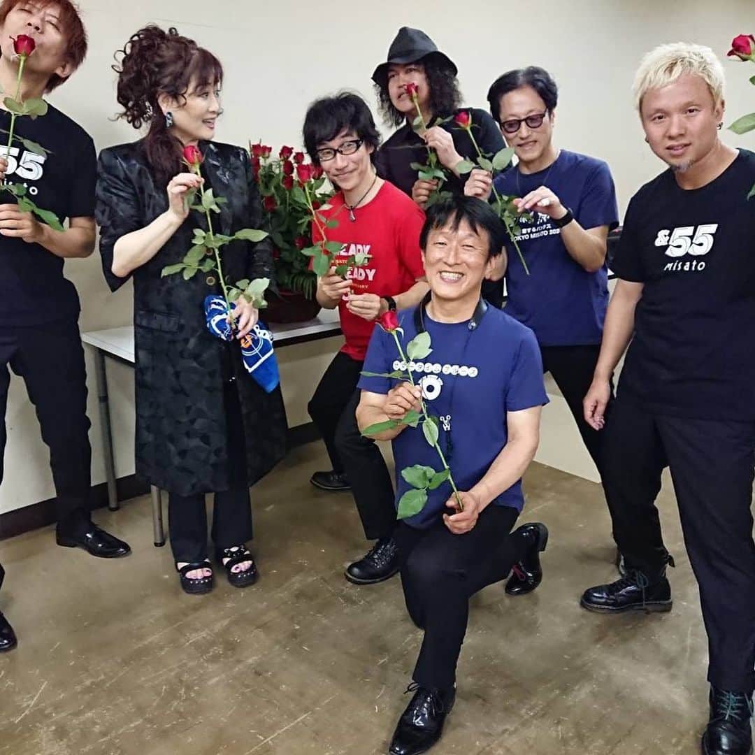 松永俊弥のインスタグラム：「Misato Watanabe Tour 2021 "Ready Steady 55 Go!" 熊本県立劇場演劇ホール 昨日のライブで、ギターの林部くんがツアーを卒業しました。  最後にみんなで胴上げしたかったなぁ！ おつかれさまでした。  まだまだ、"Ready Steady 55 Go!"ツアーは続きます🎷🎸🥁🎹🎤✨  #misatowatanabe #渡辺美里 #ReadySteady55 Go  #drum#drummer#vater#meinl#premierdrums#ludwigdrums#remo#dwdrums#dwdrum#dw9000#ludwig」