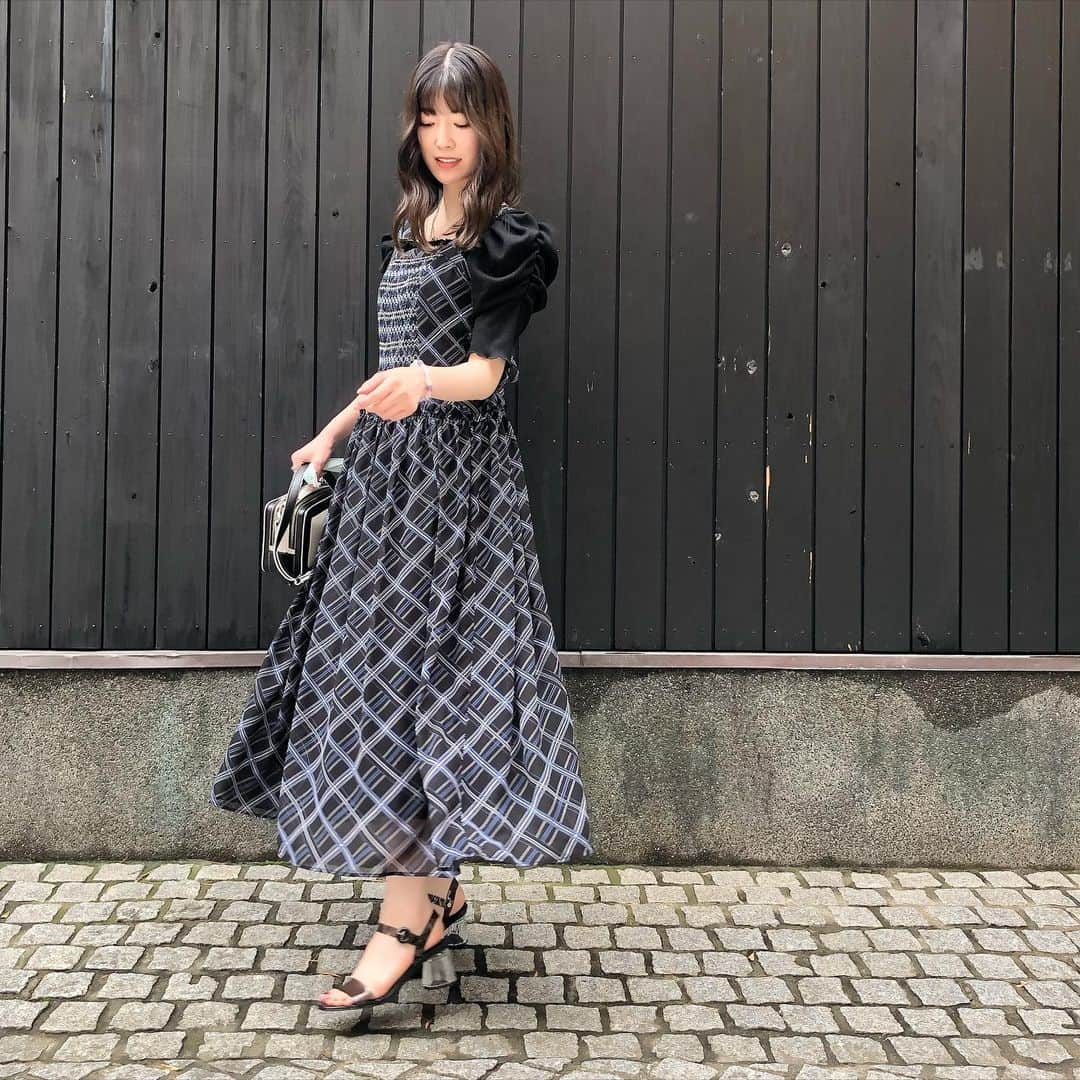 日下部美愛のインスタグラム：「FURFURの展示会でオーダーしたワンピース🖤 一目惚れだったんだ〜 可愛くない？  #furfur  #photo #japan #model #me #hair #fashion #selfie #makeup  #followme #instagood #camera #instadaily #dailylook #사진 #데일리  #데일리 #셀카 #메이크업 #아이돌 #일본 #일본여자」