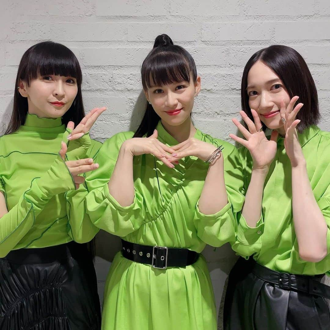 Perfumeさんのインスタグラム写真 - (PerfumeInstagram)「生放送中のTHE MUSIC DAY📺✨ まずは恋愛サーキュレーションとチョコレイト・ディスコを披露させていただきました🎶ありがとうございました😊 このあと22時台はみなさんお待ちかねのあの曲です！引き続きお楽しみに👀  Performed “Renai Circulation“ &“Chocolate Disco“ at NTV “THE MUSIC DAY“! Will be back again at around 10p.m.✨  #prfm #MUSICDAY」7月3日 20時20分 - prfm_official