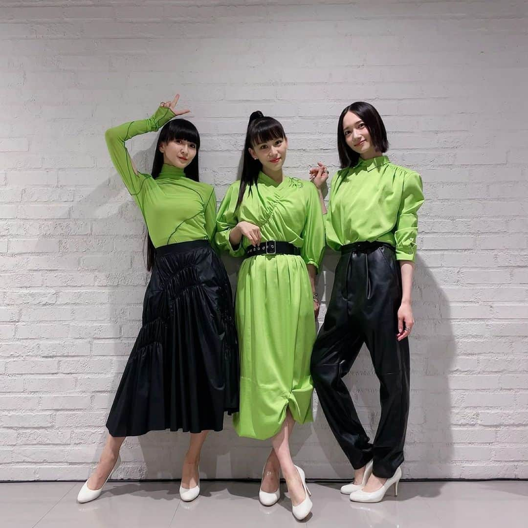 Perfumeさんのインスタグラム写真 - (PerfumeInstagram)「生放送中のTHE MUSIC DAY📺✨ まずは恋愛サーキュレーションとチョコレイト・ディスコを披露させていただきました🎶ありがとうございました😊 このあと22時台はみなさんお待ちかねのあの曲です！引き続きお楽しみに👀  Performed “Renai Circulation“ &“Chocolate Disco“ at NTV “THE MUSIC DAY“! Will be back again at around 10p.m.✨  #prfm #MUSICDAY」7月3日 20時20分 - prfm_official