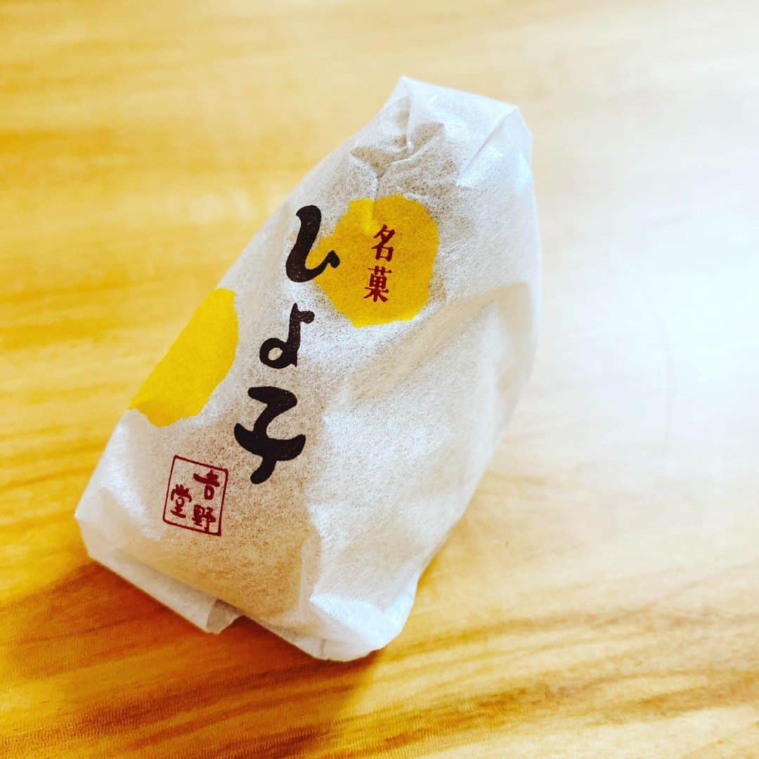 川田裕美さんのインスタグラム写真 - (川田裕美Instagram)「おやつはひよ子❤️😋😋 黄身餡、いいですよね〜 母も妹も大好きだからたまに送ります🎵」7月3日 21時22分 - hiromikawata163