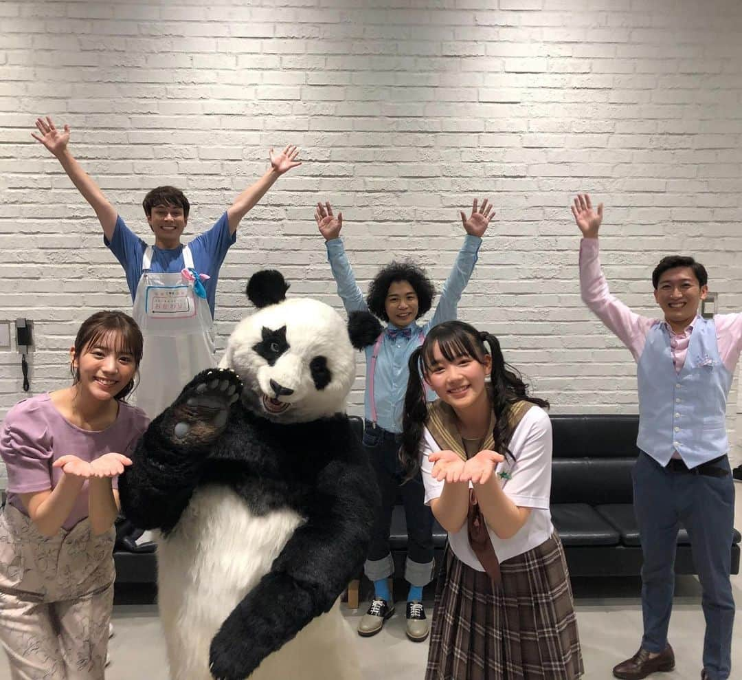 星星（セイセイ）さんのインスタグラム写真 - (星星（セイセイ）Instagram)「🐼🎀🕺✨ #MUSICDAY #踊ってきた #みんな見てくれた？ . ZIP!🎀メンバーの#Dymamite どうだった〜？🐼✨ 楽しかったなあ🤩❤️ ..にしても...さすがに緊張したぁー😵 #ぐったりパンダ #緊張しらずのレイア #ご褒美のササ食べよ #お座りパンダ . #星星 #パンダ #panda #pandagram #パンダ好きな人と繋がりたい #ZIP!」7月3日 21時35分 - seisei_panda