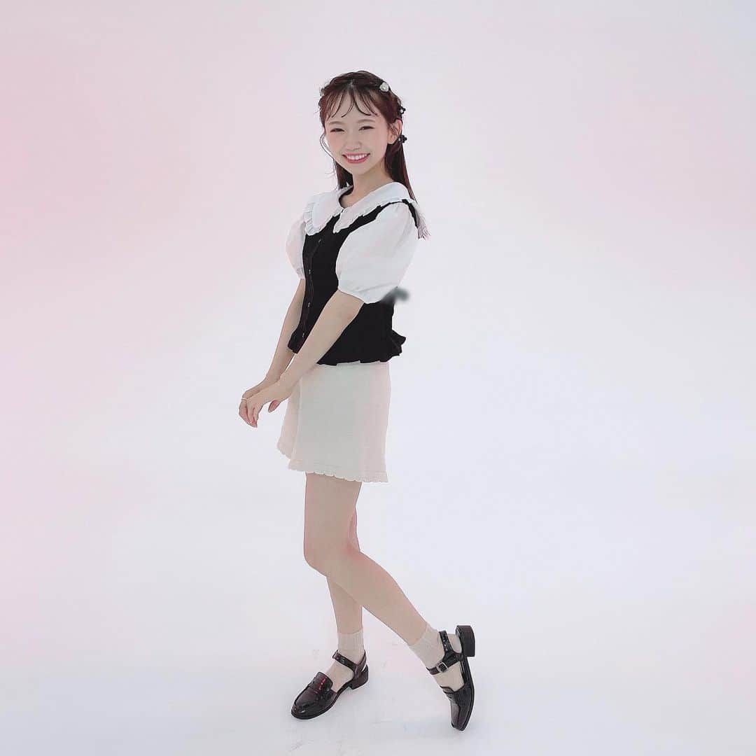 畑美紗起のインスタグラム：「モノトーンコーデ👗🖤🤍  トップス🏷 @zara  パンツ🏷 @__treat.urself__   撮影で後ろクリップでとめてるの！笑  #ファッション #ラスアイ #ラストアイドル #畑美紗起 #ラストアイドル2期生 #ファッションコーデ #ニットパンツ #ブラウスコーデ #ブラウスコーデ #私服 #私服コーデ #ヘアアレンジ #treatürself #zara #zaraoutfit #ootd #outfit #fashion #fashionstyle #fashionista #pants #hairstyle #hair #hairstyles #instagood #me」