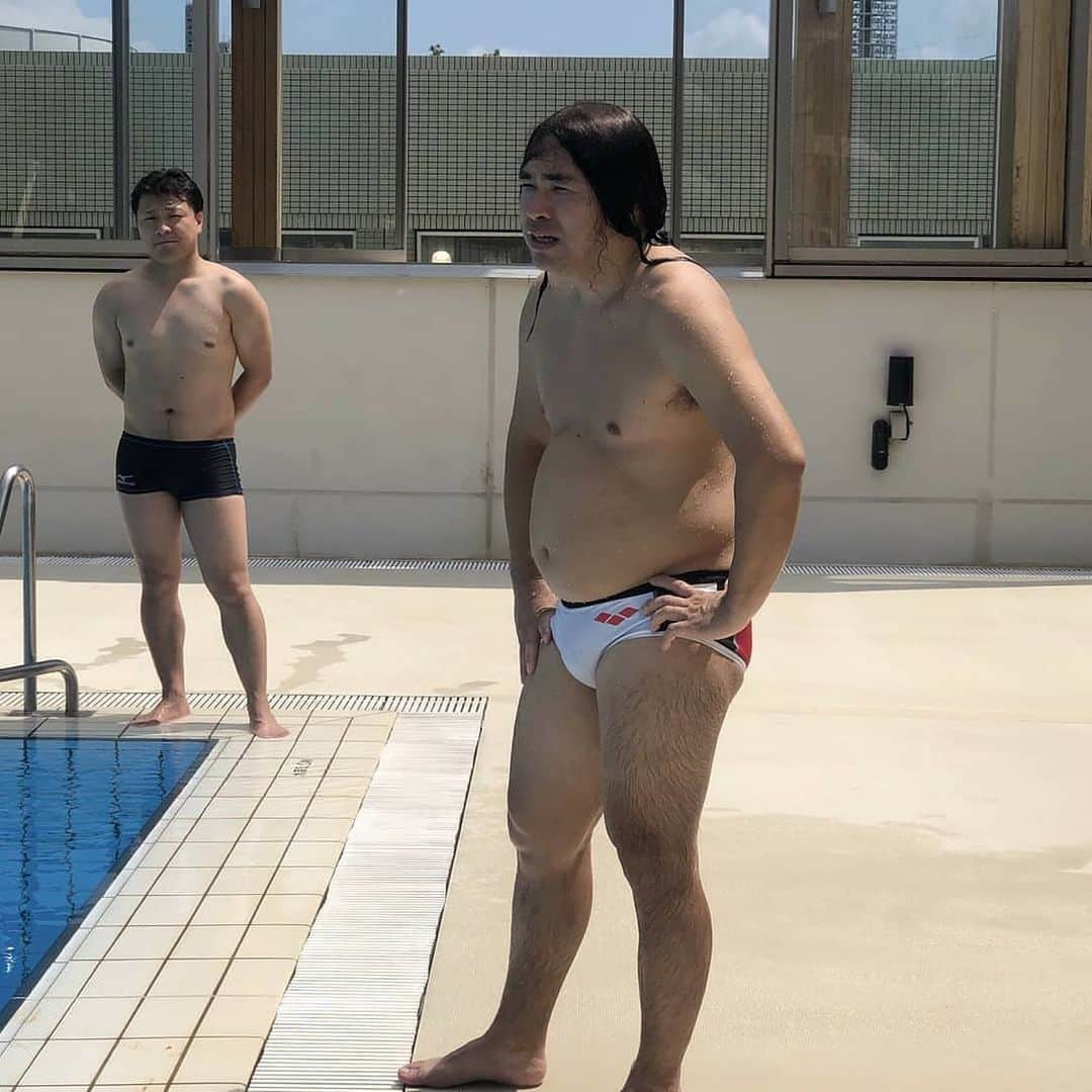 中岡創一さんのインスタグラム写真 - (中岡創一Instagram)「水と中岡  濡れた中岡を集めてみました。  濡れた中岡を乾かしてあげよう  中岡にタオルを  #中岡に触れた水は飲めません #地獄の中岡水 #中岡は濡れても乾いても等しく無関心 #中岡にタオル渡すくらいなら燃やす #でも水との相性いいよな #いいねもらっとけ」7月3日 23時14分 - lottinakaoka