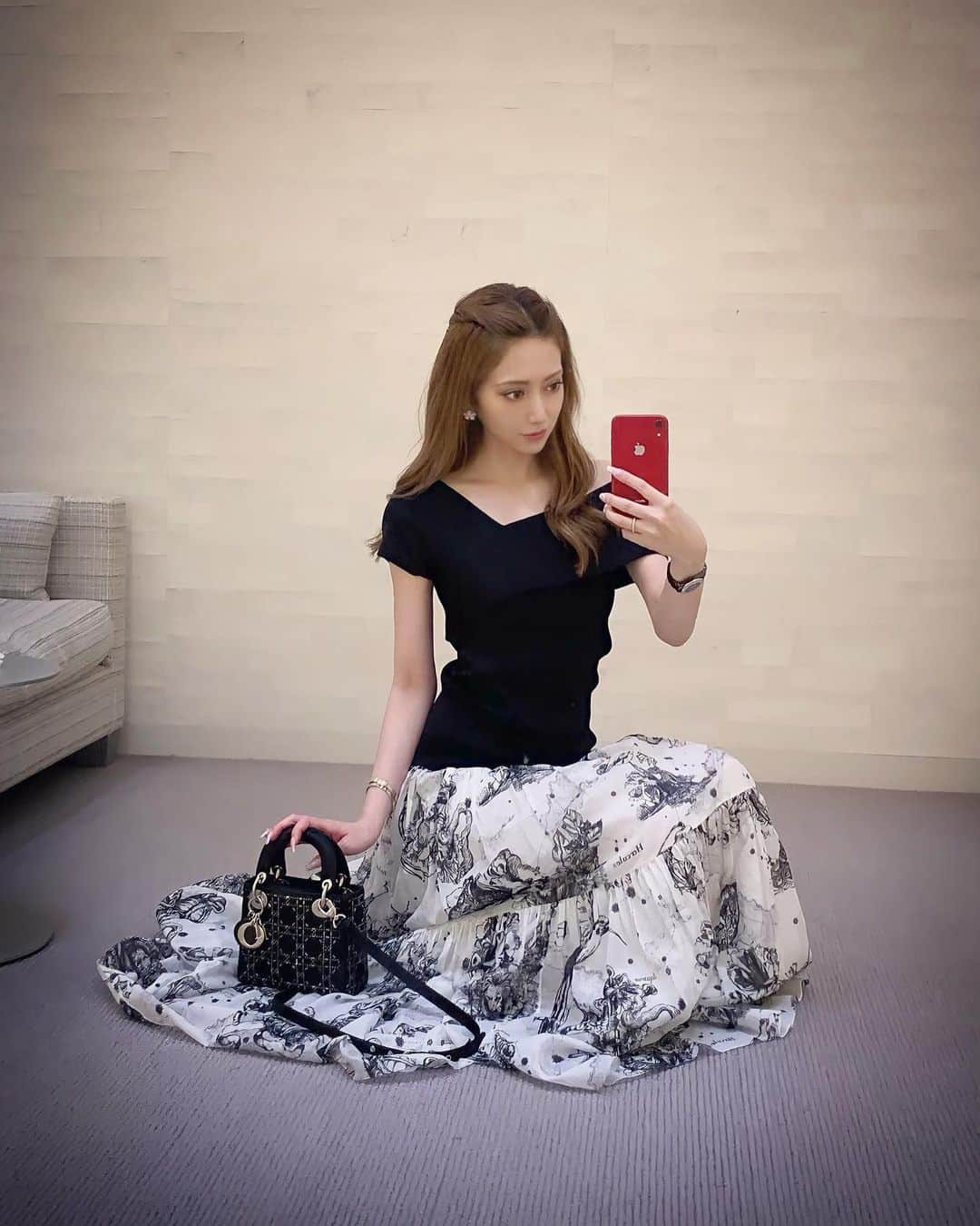 加賀美早紀さんのインスタグラム写真 - (加賀美早紀Instagram)「Diorコーデ🥰 Tops @rienda_official  Skirt @dior  Bag @dior  ⁡ ロングSK涼しくて可愛い😍💓 ⁡ #fashion #ootd #dior  ⁡」7月3日 23時51分 - kagami_saki