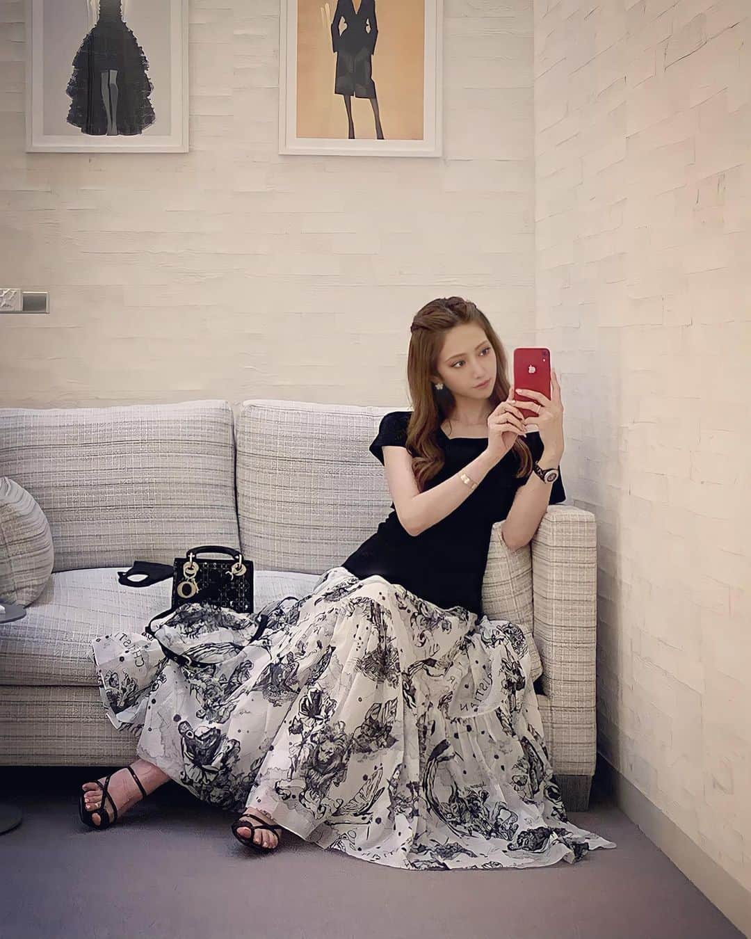 加賀美早紀のインスタグラム：「Diorコーデ🥰 Tops @rienda_official  Skirt @dior  Bag @dior  ⁡ ロングSK涼しくて可愛い😍💓 ⁡ #fashion #ootd #dior  ⁡」