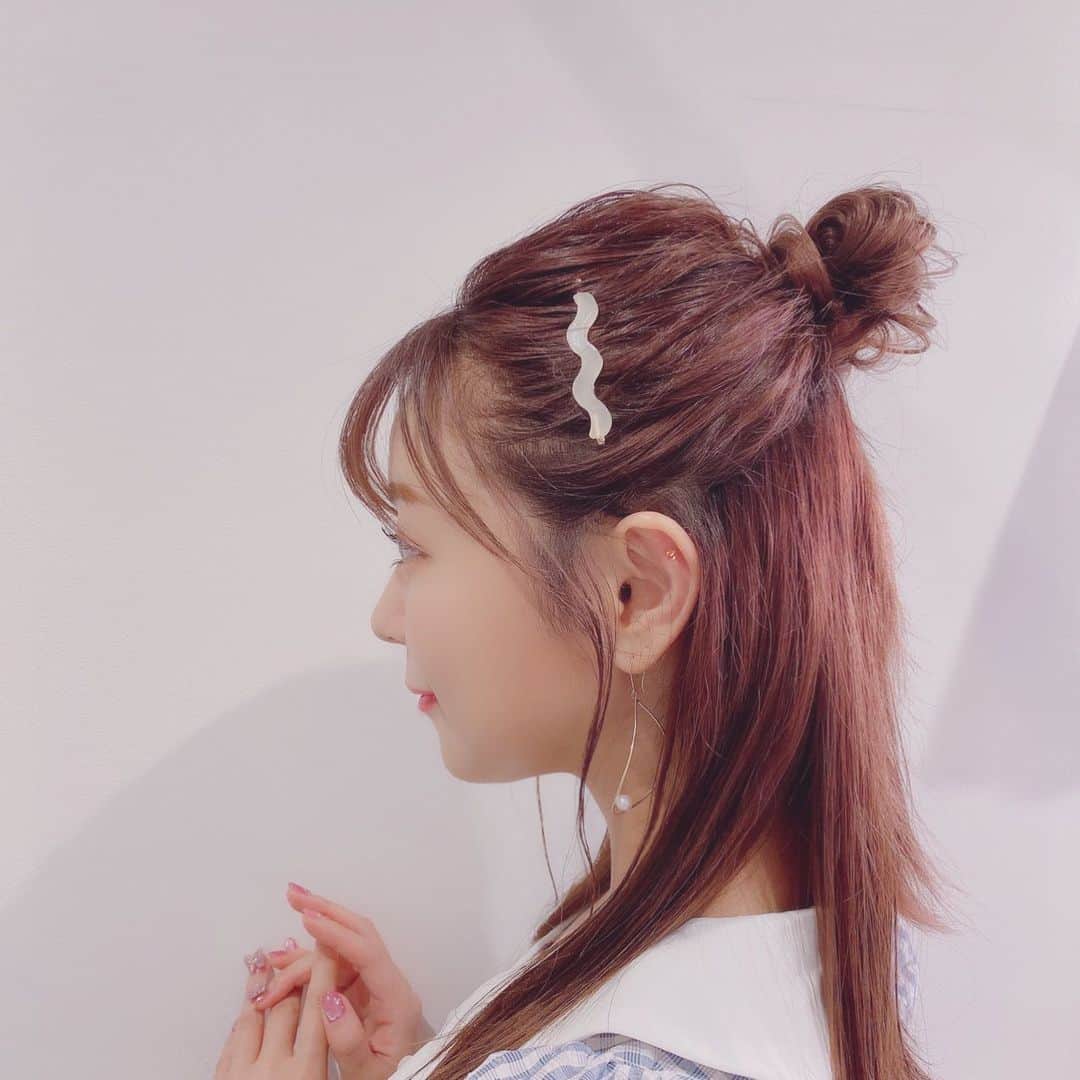 井口裕香さんのインスタグラム写真 - (井口裕香Instagram)「🦄 やったーーーーーー🗽🗽🗽 本日のメイクと髪型が めちゃくちゃかわいかったので！ ちょっとみてください🥺🥺🥺✨  憧れのメイクさんにメイクしていただけてとても嬉しかった記念日…🥺！  できることなら今日の顔面をずっとこのまま保存していたい…！肌モチモチつやつや目くりくり…なのにナチュラル…髪の毛フワッとおだんご…ハーフアップ…すき…はあ…うれしい…かわいい…うれしい…うっとり…でもヒトは風呂に入らねばならぬのだ…くそ…ふろめ…毎日毎日…！しっ！しっ！🛁！  hair and make #吉田美幸さん @yoshida_miyuki112 ✨ またご一緒できますように😌♡ さておふろはいってきます😌😌😌😌😌😌😌😌😌 ほんとだよはいるよすぐはいるよ😌😌😌😌😌😌😌😪」7月3日 23時58分 - ooo31_iguchiyuka_31ooo