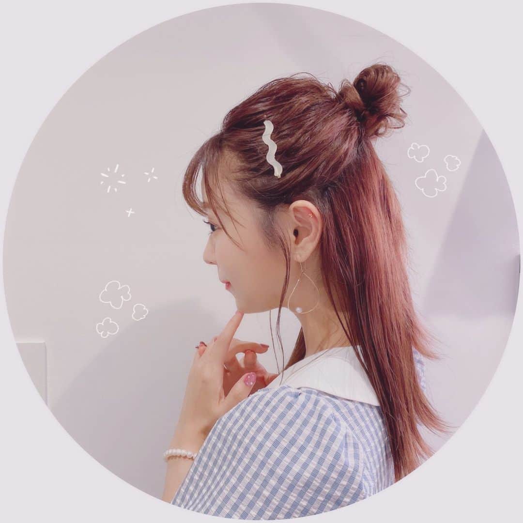 井口裕香さんのインスタグラム写真 - (井口裕香Instagram)「🦄 やったーーーーーー🗽🗽🗽 本日のメイクと髪型が めちゃくちゃかわいかったので！ ちょっとみてください🥺🥺🥺✨  憧れのメイクさんにメイクしていただけてとても嬉しかった記念日…🥺！  できることなら今日の顔面をずっとこのまま保存していたい…！肌モチモチつやつや目くりくり…なのにナチュラル…髪の毛フワッとおだんご…ハーフアップ…すき…はあ…うれしい…かわいい…うれしい…うっとり…でもヒトは風呂に入らねばならぬのだ…くそ…ふろめ…毎日毎日…！しっ！しっ！🛁！  hair and make #吉田美幸さん @yoshida_miyuki112 ✨ またご一緒できますように😌♡ さておふろはいってきます😌😌😌😌😌😌😌😌😌 ほんとだよはいるよすぐはいるよ😌😌😌😌😌😌😌😪」7月3日 23時58分 - ooo31_iguchiyuka_31ooo