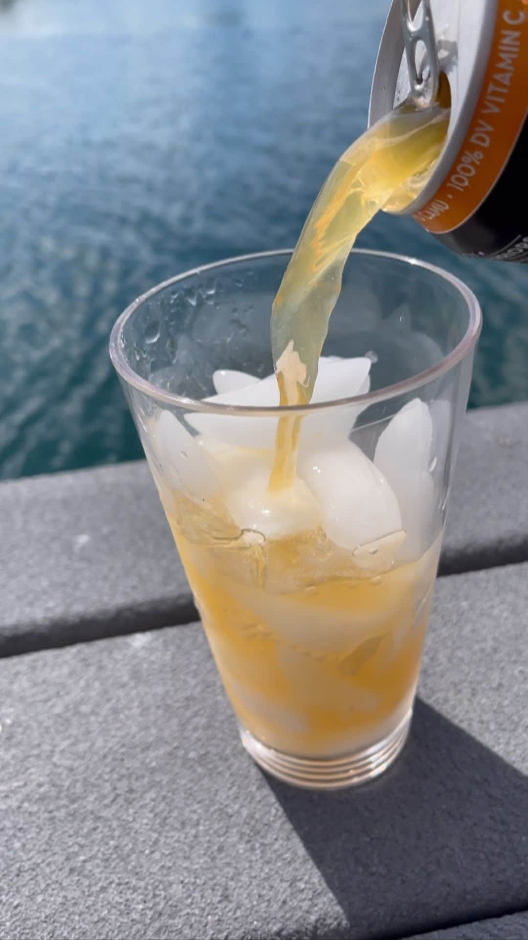 ドウェイン・ジョンソンのインスタグラム：「Insanely busy week.  Sittin’ on mah dock with a much needed Saturday @zoaenergy balanced state of mind! ☯️ 🧠  Enjoy your holiday weekend, my friends  💪🏾🇺🇸」