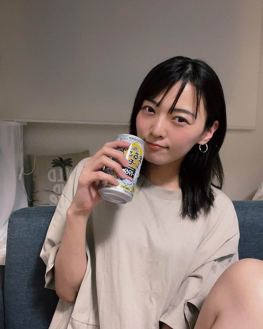 伊藤しほ乃のインスタグラム：「この缶酎ハイ飲みすぎちゃう。  まるごとレモン🍋  甘いお酒が飲めないわたしには最高すぎる。  おやすみ😴💤  #そいえば膝のアザ消えてきた #まだ若い←」