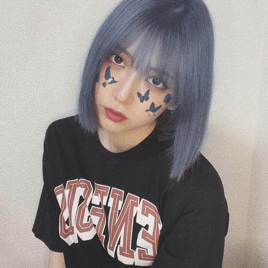 茂木忍のインスタグラム：「自撮り界隈みたいな写真🤳」
