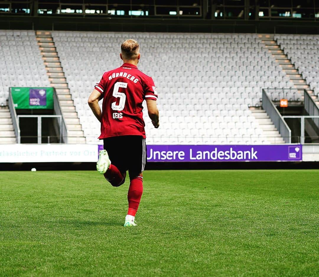 ヨハネス・ガイスのインスタグラム：「Lets Go 🔥🔴⚫️ 🔛 Trainingslager !!!」