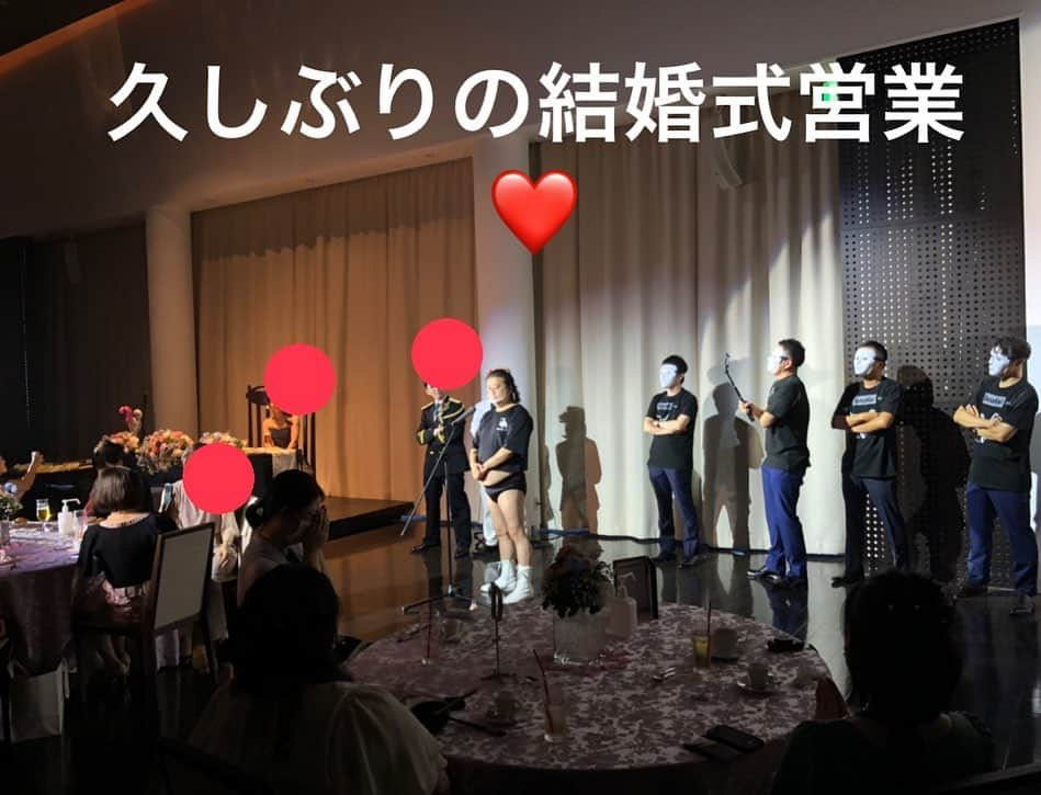 長州小力さんのインスタグラム写真 - (長州小力Instagram)「久しぶりに結婚式の余興に呼んで貰いました✨私は「キレてないですよ。」と言うので2人の縁がキレないという縁起物らしい。みんなでパラパラ、楽しかったなぁ✨  #長州小力#西口プロレス#お笑い芸人#ものまね#長州力#結婚式#営業#縁起物#お祝い#おめでとう」7月4日 9時59分 - koriking1972