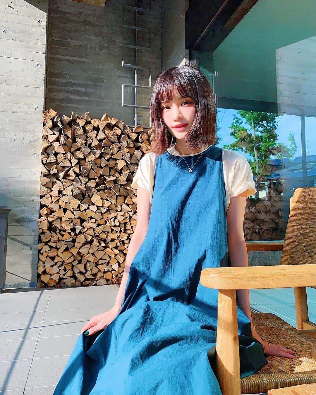 みもれもんさんのインスタグラム写真 - (みもれもんInstagram)「I took a picture with firewood! 🌈💓 ・ ・ こんにちは〜🍋🌳🌈 最近の私服の写真です〜〜🐴🐴 気付けばもぅ７月ですねぇぇ〜✨ 夏と言えばカキ氷が大好きです🤣💞🍧 もぅ、カフェに行ってイチゴ味の カキ氷食べたんだけど⊂( ・ ̫・ )⊃三笑笑🍓 みんなが好きな夏の食べ物とか ありますかーー？👀☀️🌴👙  ・ ・  #mimoremon #camera #Japan #fashion #japanese #2021 #みもれもん #インスタグラビア #ショートヘア #ボブ #黒髪 #カメラ #日本女孩 #大人女子 #一个人生活 #日本女孩 #北海道 #hokkaido #ニセコ #balenciaga」7月4日 10時42分 - mimore_mon0929