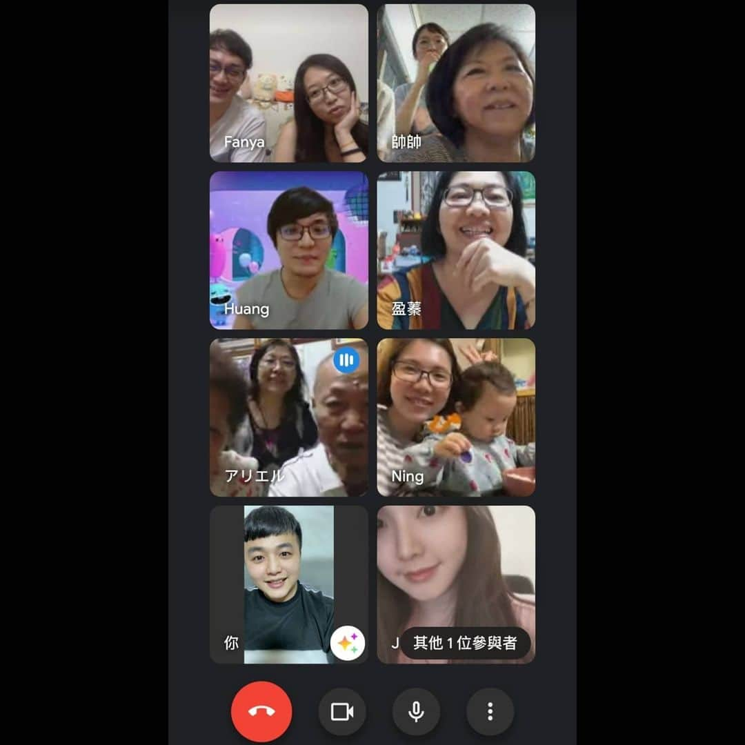 ジェーン・チェンさんのインスタグラム写真 - (ジェーン・チェンInstagram)「因為疫情關係不能返鄉 多虧兩位表妹想到 "視訊會議" 方式 讓家人們雖在各地，也能一起為阿公慶生～真有趣😆🥳  祝我85歲的阿公：「生日快樂！❤️🎂🎉」  身體健康、一切平安順心☺️」7月4日 21時48分 - jane2321325