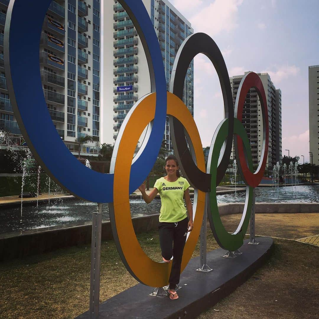 ナディネ・ゴンスカのインスタグラム：「Nach Rio 2016 wurde ich gestern offiziell für meine zweiten Olympischen Spiele nominiert. Ich freue mich unheimlich auf das, was nun vor mir liegt :)!   #tokyo2020ne #olympics #4x400m」