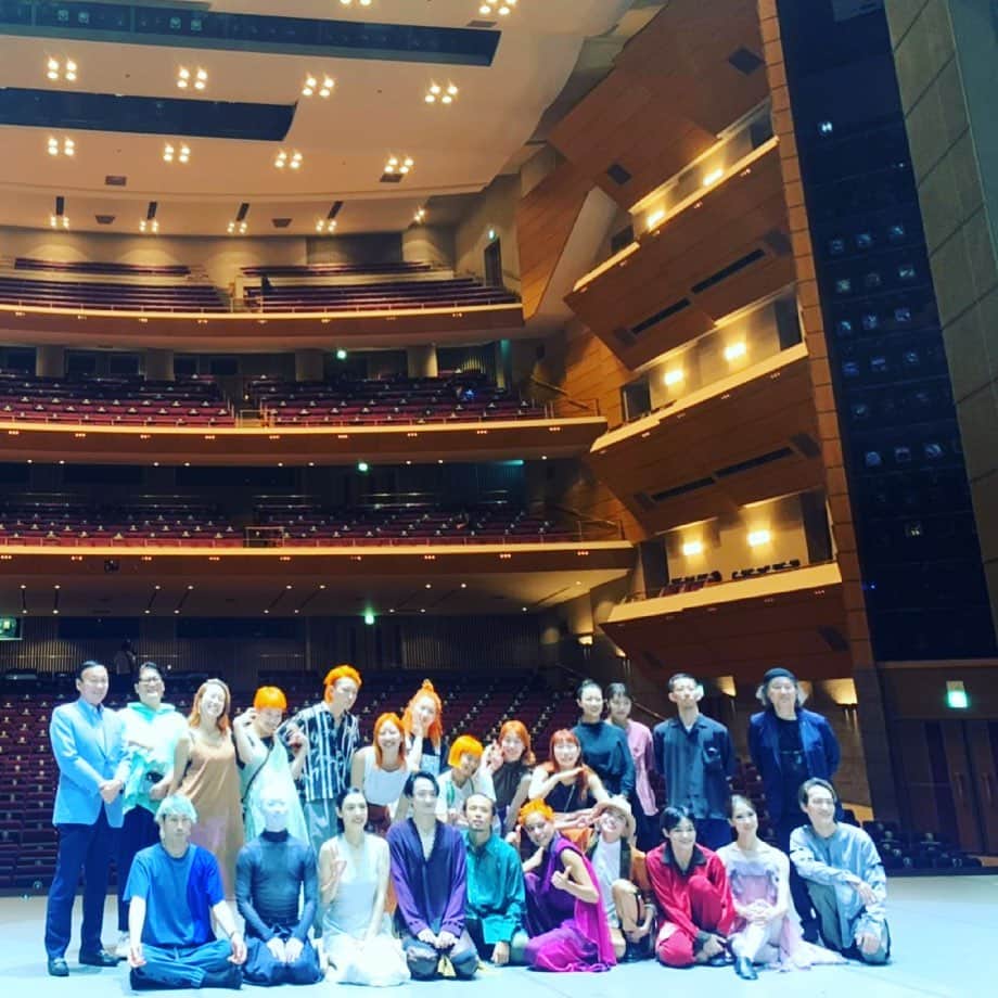 草刈民代さんのインスタグラム写真 - (草刈民代Instagram)「INFINITY  公演終了しました。  最後はスタンディングオーベーション！  みんなの個性が炸裂🥰 みんなとても良い踊りを見せてくれました。  ありがとう！😘  ご覧くださった皆様、ありがとうございます！  #草刈民代 @tsujimoto.dance  @shintaro_hirahara  @mori.yuki_official  @shoko_officialpage  @_naomi.funaki_  @naoyanagai  @kokokoharu  @aubadehall  @norihito_ishii  @ken__kikuchi @keitamaruyama_official  @ytba2012」7月4日 20時57分 - tamiyo_kusakari_official