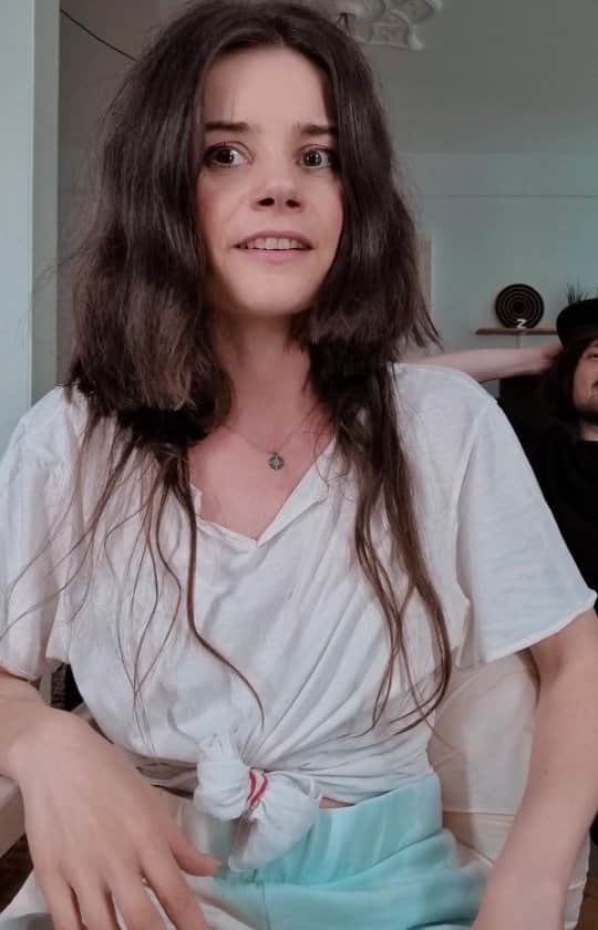 Joyce Ilgのインスタグラム：「Viele sagen "wie mutig von dir", aber ich seh das locker & brauch dafür nicht viel Mut, sondern nur Spiel, Spaß & Überraschung 😂😂😂  #haircut #hairstyle #bob #shorthair #fun @marc_rene_lochmann @chrishalb12」