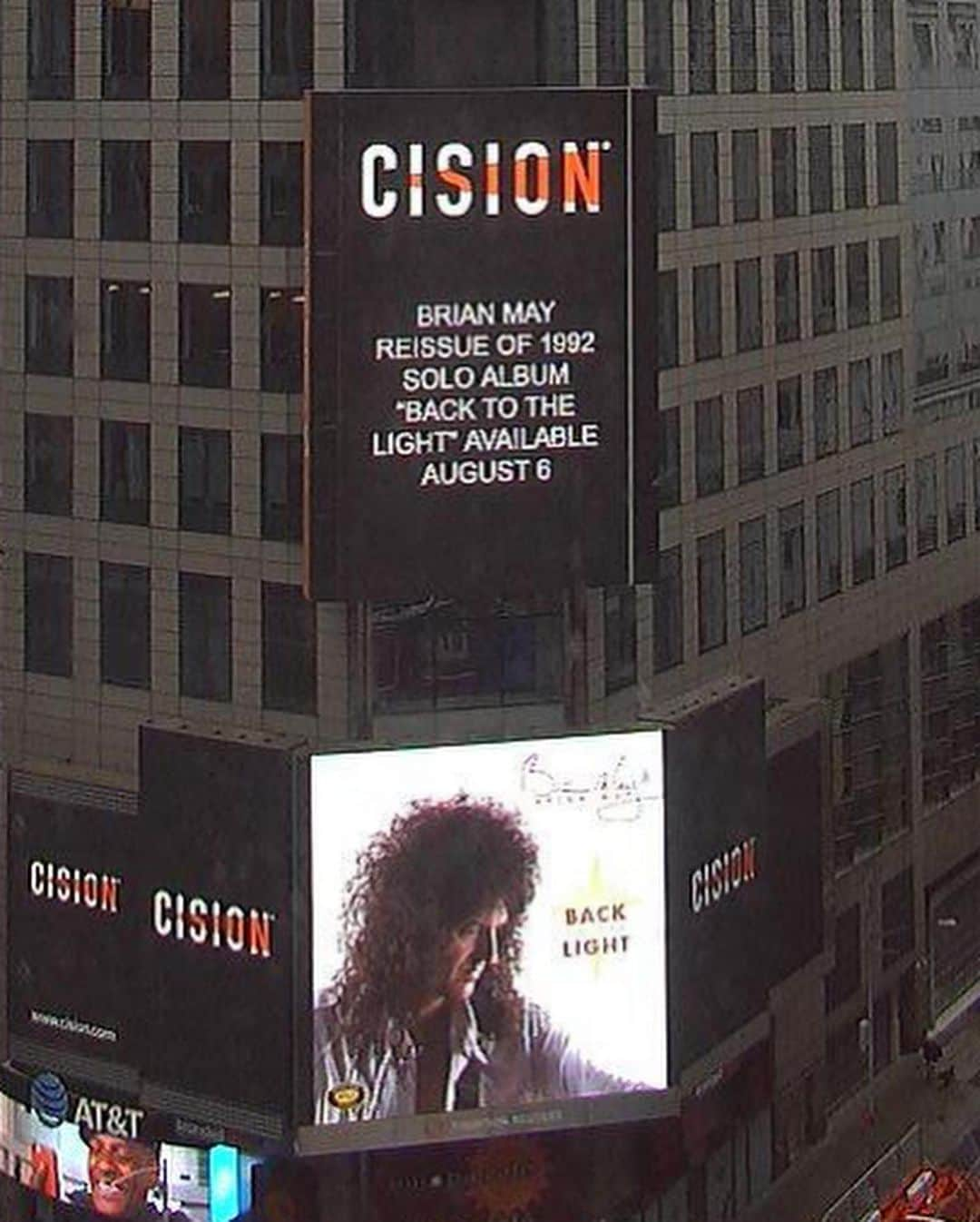 ブライアン・メイさんのインスタグラム写真 - (ブライアン・メイInstagram)「But this was the most amazing thing for me this week. Queen in Times Square is something amazing.  But …me ? MY long lost solo album - 29 years later ? I’m speechless and highly honoured.  Thanks Sujata Murthy. And the UMe PR team - thanks Cathy Williams - thanks Sharrin Summers and Phil Symes.  It’s a great kick off.  Cheers - Bri 💥💥」7月4日 14時17分 - brianmayforreal