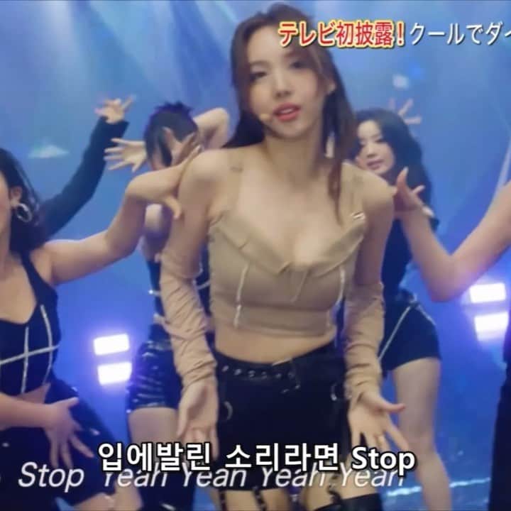 モモのインスタグラム：「♡ [Video] 210703 - “Perfect World” @ THE MUSIC DAY 2021  -  #MOMO #트와이스 #모모 #平井もも #もも #TWICE ©️ twice museum」