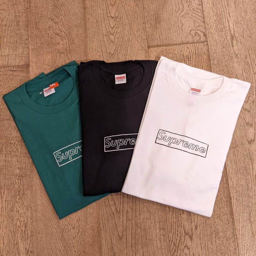 fools_judge_streetさんのインスタグラム写真 - (fools_judge_streetInstagram)「SUPREME  21SS KAWS Chalk Logo Tee   商品をタップすると、 オンラインストア商品ページにアクセスできます。 ※その他ご不明点は店頭または、 DMまでお問い合わせください。  如有任何疑问，请在instagram上留言。 欢迎浏览我们的网上商店以及光临我们在原宿的实体店。  For inquiries, please message us on instagram. Please confirm our online store. Thank you.  #supreme  #kaws」7月4日 16時20分 - fools_judge_street