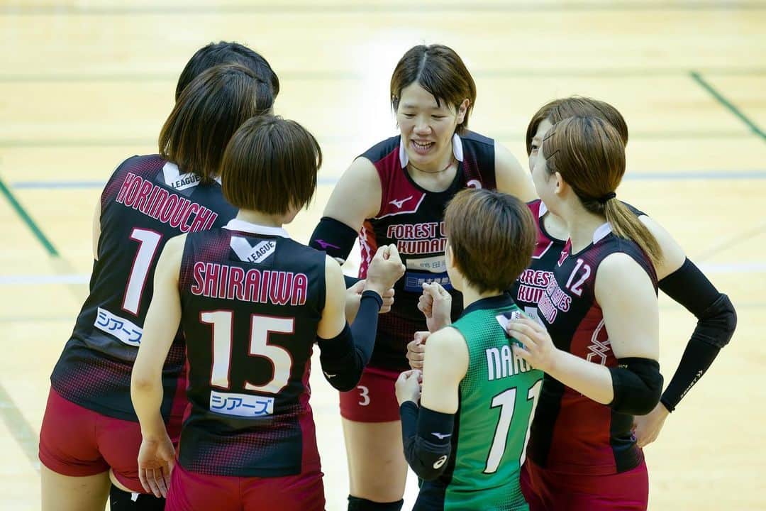白岩蘭奈のインスタグラム：「. 2021.7.02〜2021.7.04 サマーリーグ西部大会 . 3日間沢山の暖かい応援ありがとうございました。 このような状況の中ですが 無事サマーリーグが開催できたことを嬉しく思います！ . 結果がなかなか出せず悔しさが残りますが 自分たちの課題が明確となった3日間になりました。 リーグに向けてさらに成長出来るよう頑張ります！ . 引き続き応援の程よろしくお願いします！ . 写真お借りしました🙇🏻‍♀️ . #フォレストリーヴズ熊本  #サマーリーグ西部大会  #バレーボール」