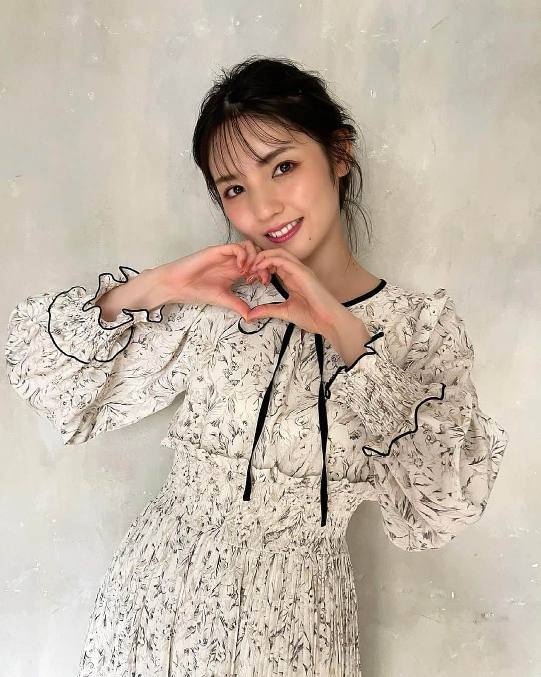 道重さゆみさんのインスタグラム写真 - (道重さゆみInstagram)「先日、Án MILLE 2021 Autumn Collectionの撮影をしてきました！♡ 詳しくはまたお知らせします！！ @anmille.official   大好きなアンミールさんの撮影！ 本当にいつも楽しくって笑顔いっぱいの撮影なんです☺️ あと、毎回お弁当のお肉のクオリティが高い…🥺 今回は、松阪牛のすき焼き入ってました♡  そして、なにより秋服！ 今年のアンミールさんの秋服も最高💓可愛すぎてきゅんきゅんでした❣️」7月4日 17時10分 - sayumimichishige0713