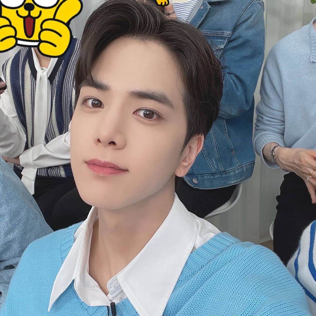 ヨンフンのインスタグラム：「(영훈) 더비 보고싶고 생각난다 얼른 보자 😘 #THEBOYZ #더보이즈 #YOUNGHOON #영훈」