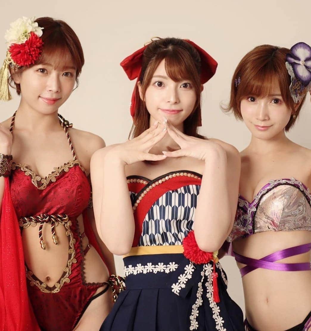 一劍浣春秋さんのインスタグラム写真 - (一劍浣春秋Instagram)「6年前和現在，誰變了？  左 #紗倉まな #紗倉真菜 中 #上原亜衣 #上原亞衣 右 #小島みなみ #小島南 #一劍浣春秋」7月4日 17時21分 - chee828