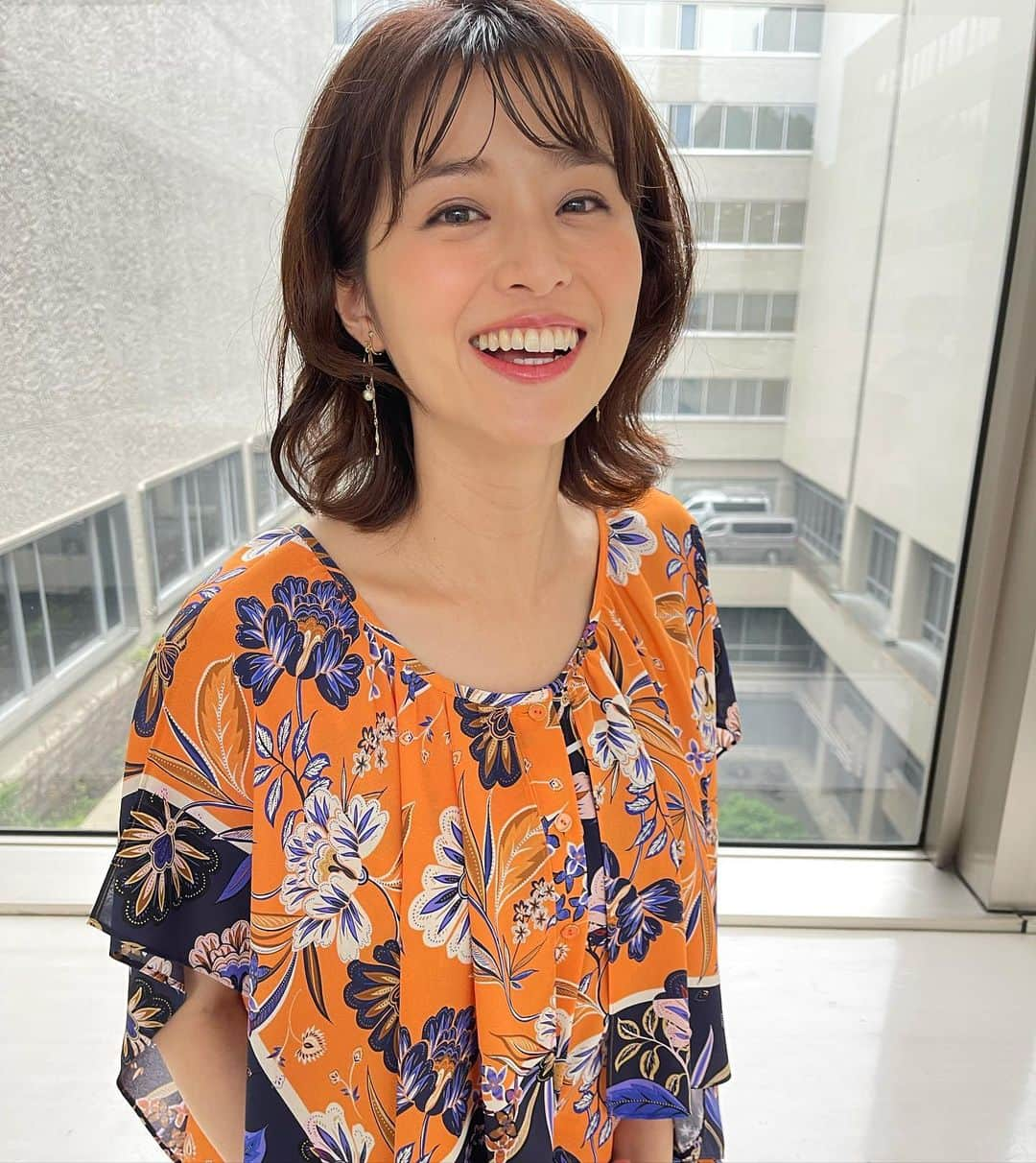 鈴木ちなみさんのインスタグラム写真 - (鈴木ちなみInstagram)「🍊💙  tops ＆ skirt...@grace_continental.div earrings...@tree.accessory shoes...@randa_pic  #どーもNHK」7月4日 17時27分 - chinami_suzuki0926