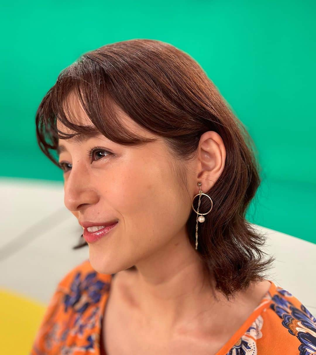 鈴木ちなみさんのインスタグラム写真 - (鈴木ちなみInstagram)「🍊💙  tops ＆ skirt...@grace_continental.div earrings...@tree.accessory shoes...@randa_pic  #どーもNHK」7月4日 17時27分 - chinami_suzuki0926