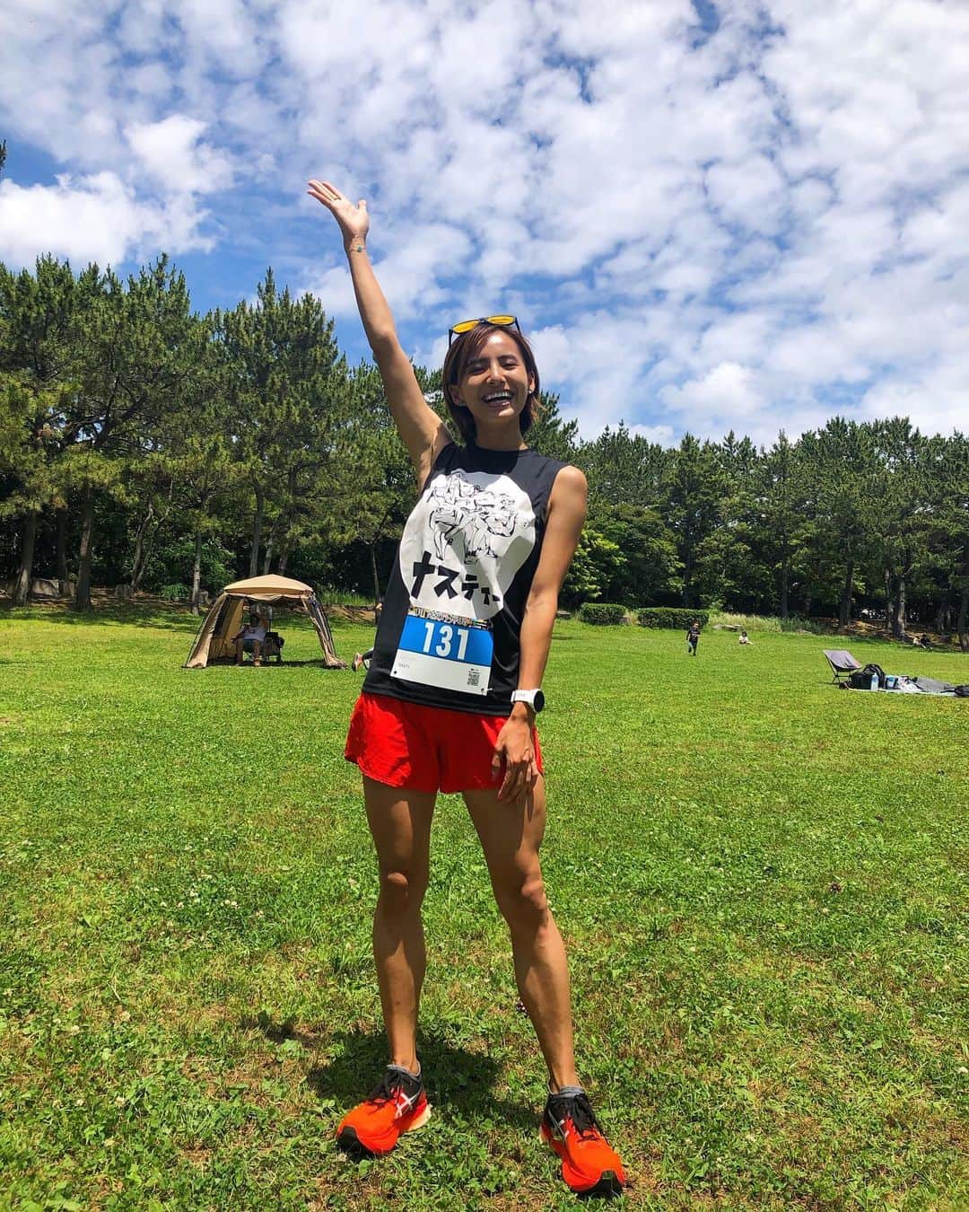 佐野千晃のインスタグラム：「⁡ 先日のNASTYでのリレーマラソン🏃‍♂️ ⁡ 久しぶりに3000mを全力で、、、！ ⁡ 2年前？も同じ大会に出てて、二日酔いで挑んで11'50とかだった私はどこに。 ⁡ 12'06と12分切りに7秒足りず、、、 ⁡ 悔しい。 ⁡ 風が強いとか坂があるとか暑いとか、、、たくさん言い訳あるけど← ⁡ 4'ペースですら足が後半前に進まなくなった感覚。 ⁡ 息も苦しいけど足のがやばさを感じた。 ⁡ もっと練習しないと、、、！！！！！！ ⁡ 顔晴るぞー！！！！！ ⁡ #run #running #marathon #フルマラソン #マラソン #マラソン女子 #人生自由自在 #走る女子 #ファッション #ウェア #楽しく走る #ランニング #ジョギング #nastyrun ⁡」