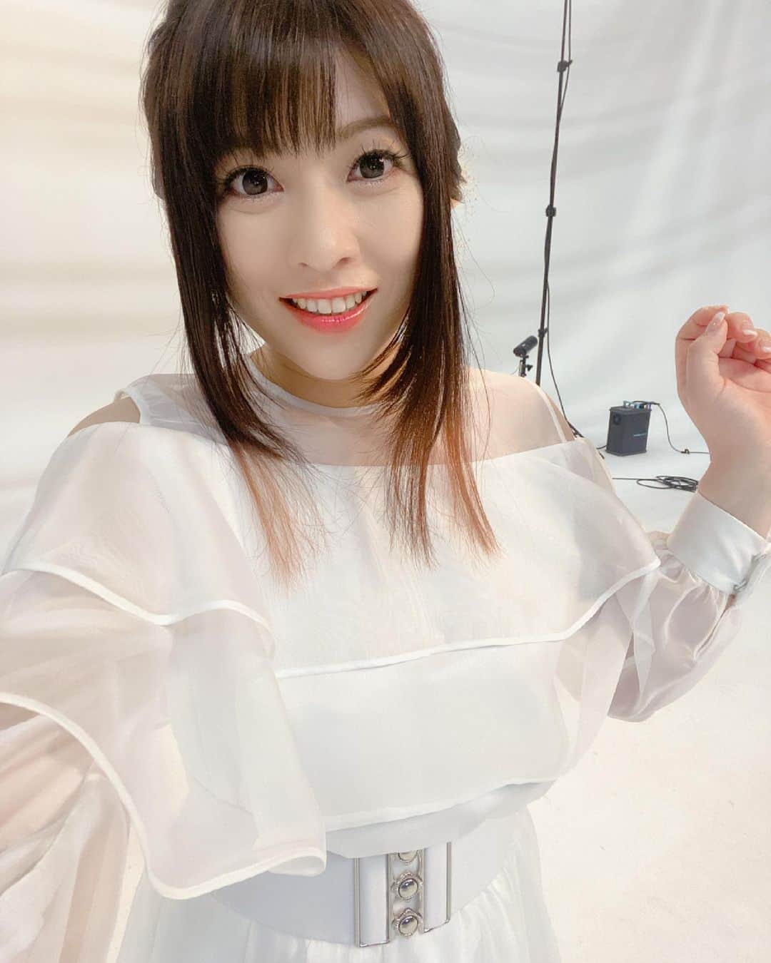 鈴華ゆう子のインスタグラム：「汚れる寸前！  #カンパニュラ  #鈴華ゆう子  #yukosuzuhana」