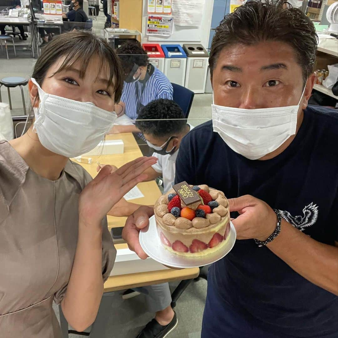 稲村亜美さんのインスタグラム写真 - (稲村亜美Instagram)「6月30日は野村弘樹さんの誕生日でした〜！ ２日遅れでのお祝いできてよかったです🥰🥰🥰 これからもお世話になります！  #プロ野球ニュース #野村弘樹　さん」7月4日 18時48分 - inamura_ami