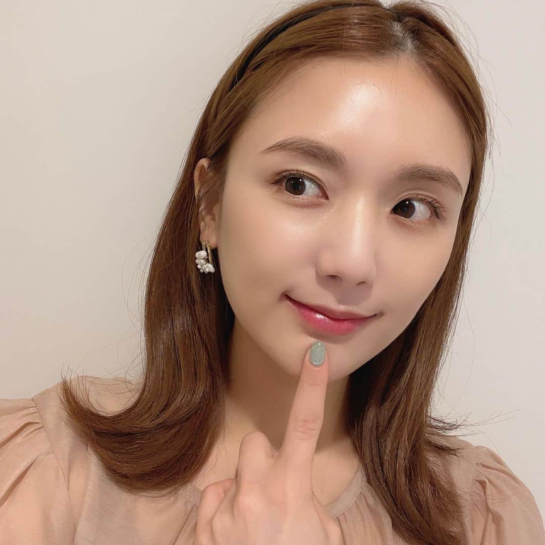 ひよんのインスタグラム：「👸🧡  この顔のときのコスメ💓 ●アイシャドウ  @herabeauty_official #ヌードグロウマルチパレット 01 ●アイライナー @visee_kose #ブラウンズクリーミィペンシル BR300 ●リップ @naming.cosmetic #デュイグロウリップティント BGC01  HERAのランジェリーシリーズ本当かわいい👙💕 目頭の所をくの字にviseeのアイライナーで描いてるよ❣️ インラインだから目立たないけどデカ目効果😍  #ひよん #ひよんメイク」